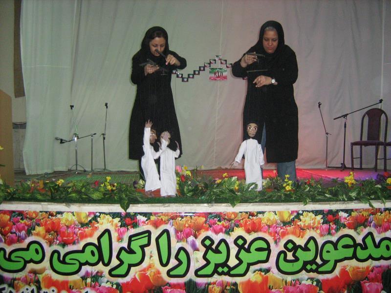 نمایش عروسکی در جشن جوانه ها